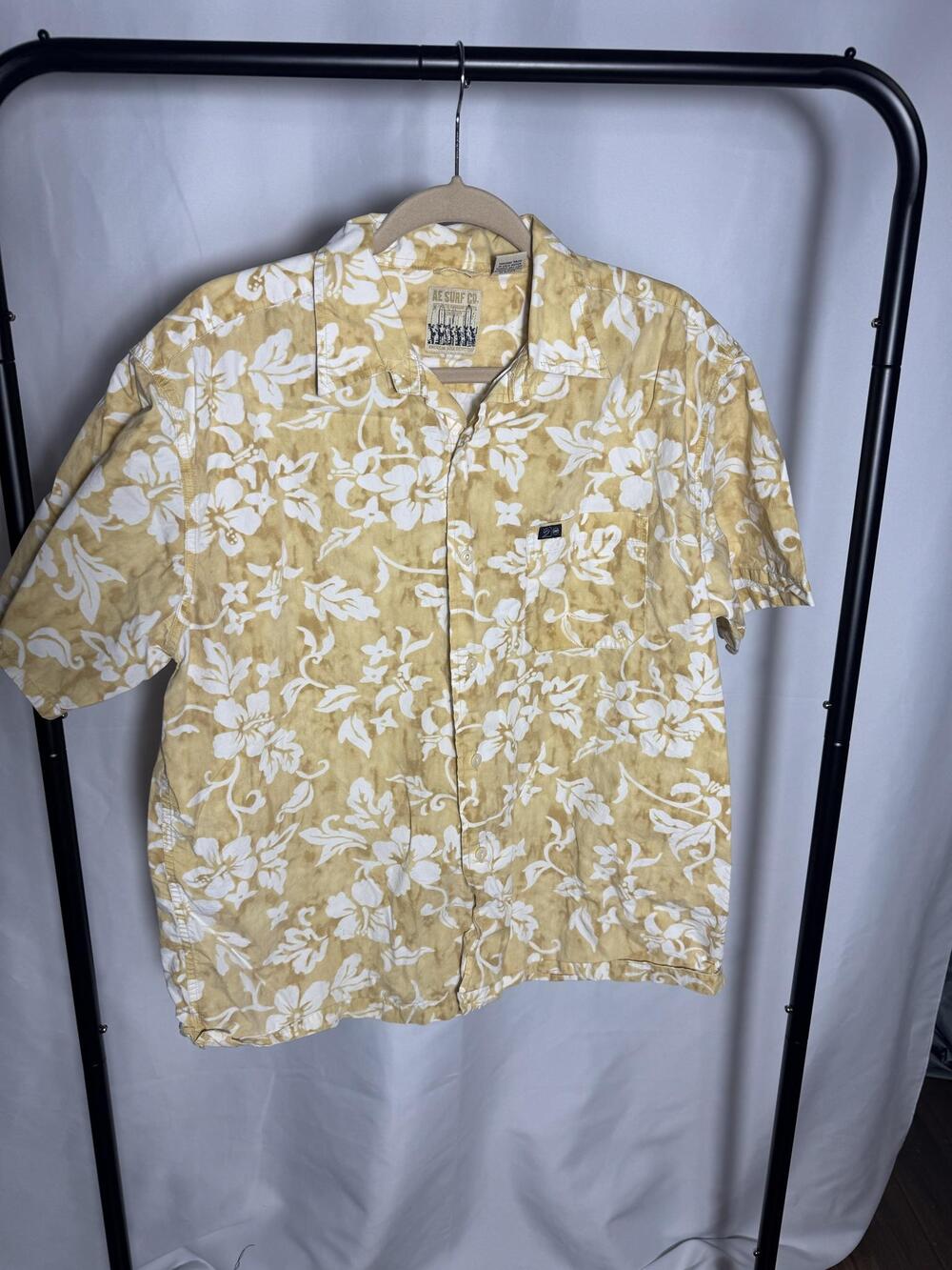 American Eagle Shirt Mens Medium Beige Floral Short Sleeve Hawaiian Button Up